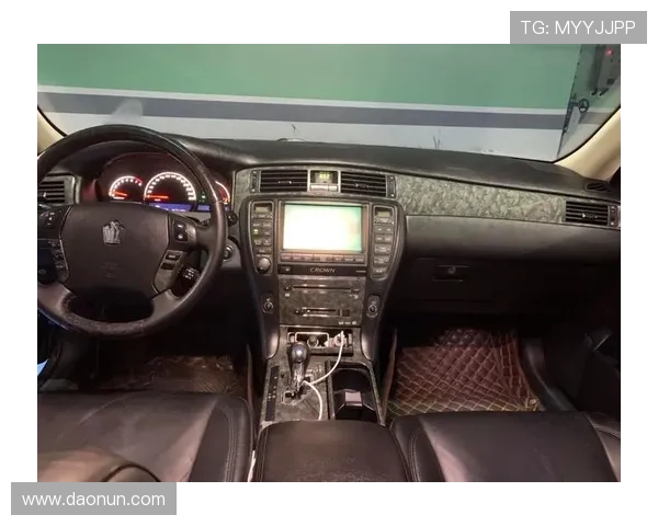 旧版皇冠3.0车内舒适配置与科技配置详尽介绍与体验感受