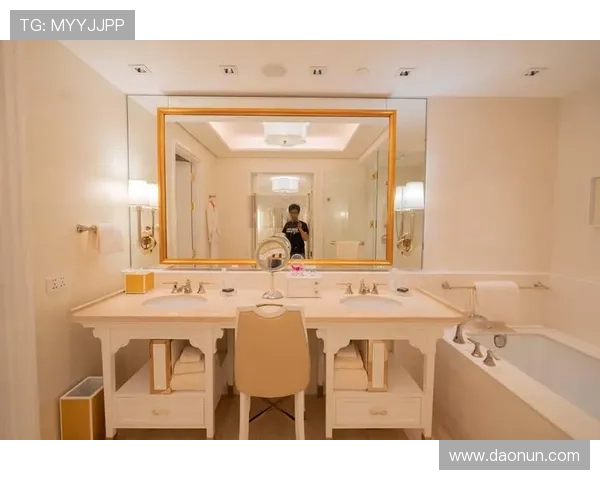 永利皇冠房间配备先进设施,确保每位宾客都能享受到一流的居住体验与贴心服务